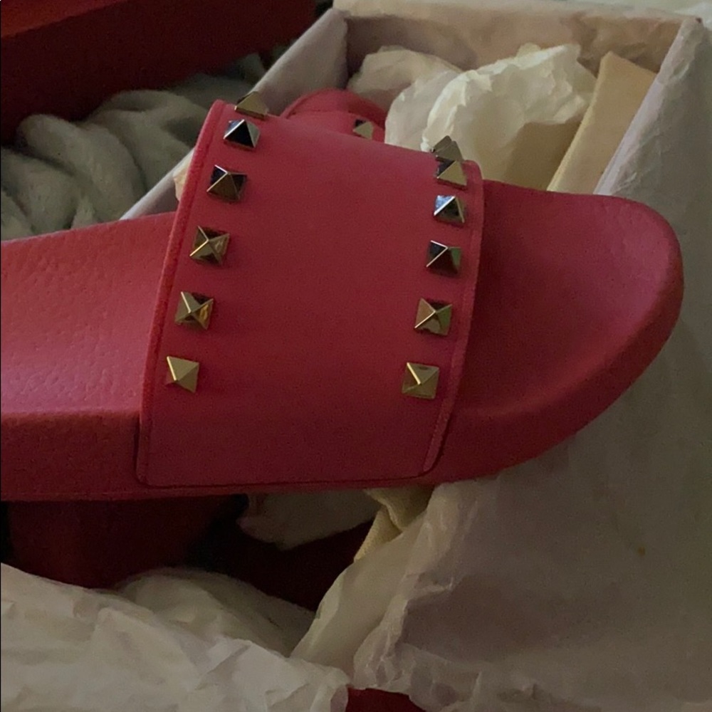 Valentino Slides - Picture 5 of 9